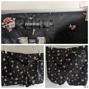 Torrid 24 floral shorts